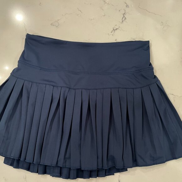 Gold Hinge Navy Pleated Athletic Skort – Size Small (Only Worn Once!) - Picture 2 of 3